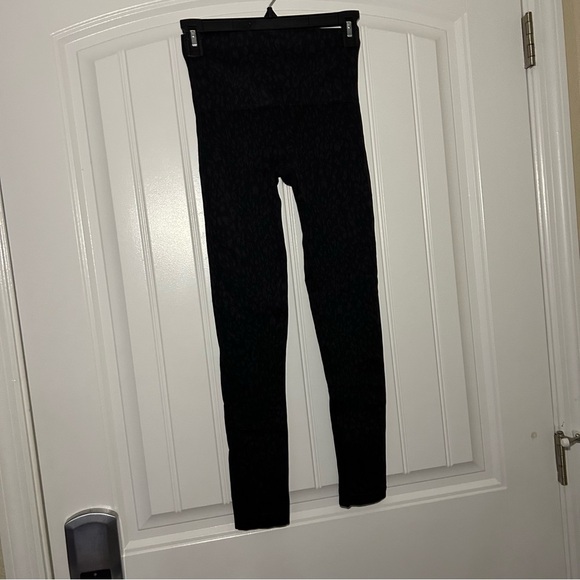 Spanx Black & Gray Speckled Print Hi-Rise Leggings Size Small - Picture 4 of 8